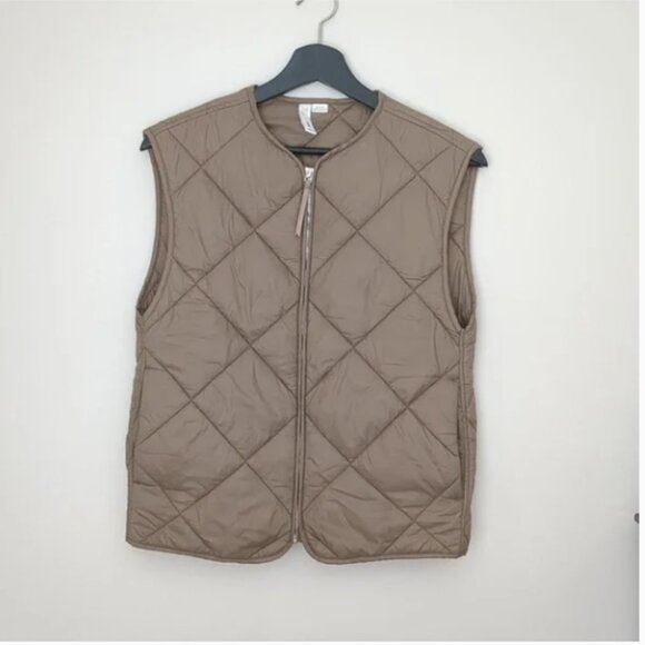 Mango quilted puffer vest size XS in great shape. - Picture 2 of 5